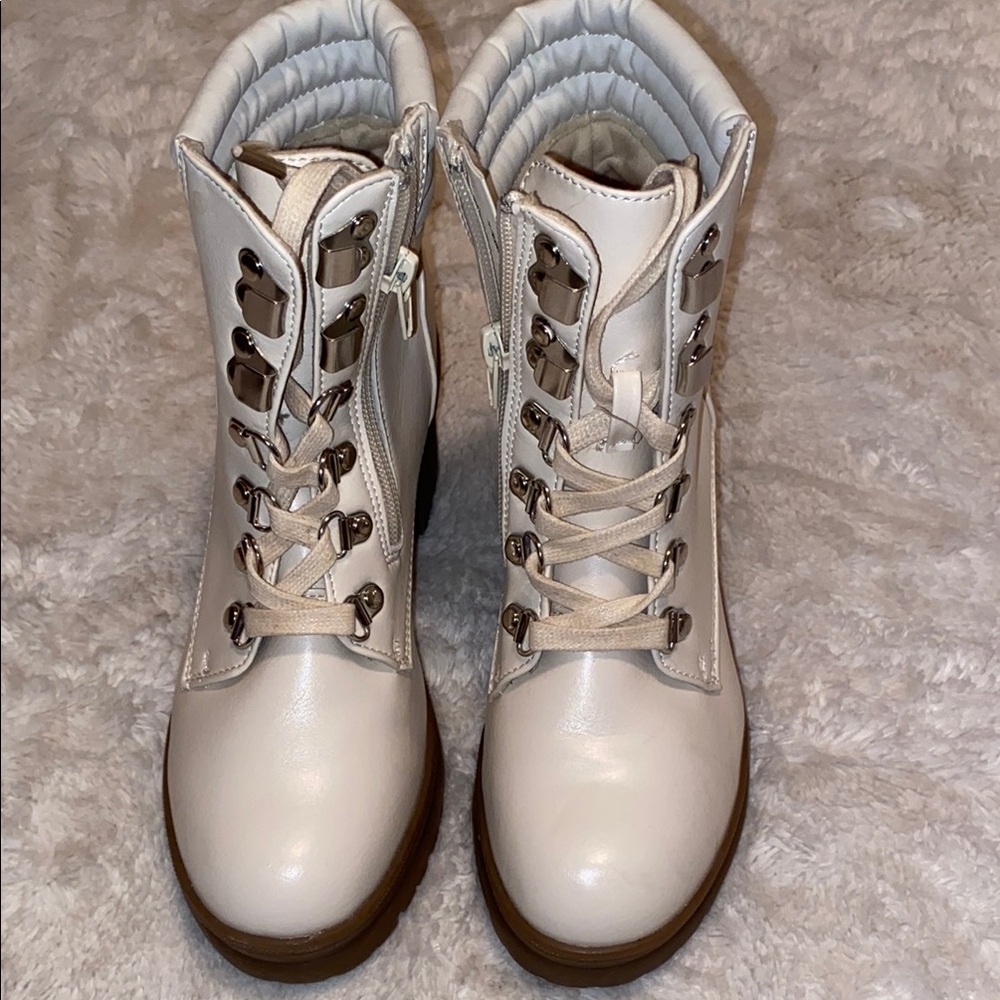 Stylish Women's White Lace-Up Boots